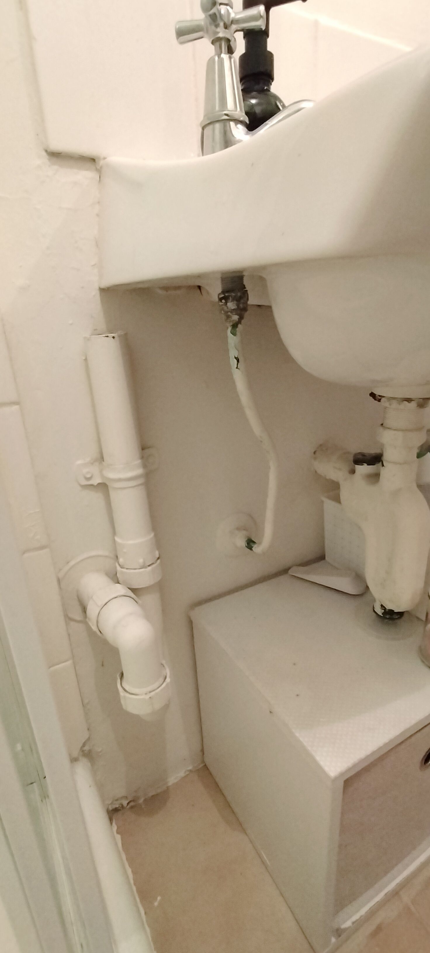 How to replace toilet cistern and hoses? Bunnings community