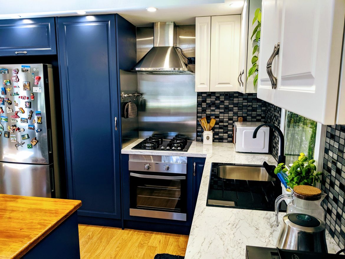 Stainless steel plates were custom cut and delivered by using online service.