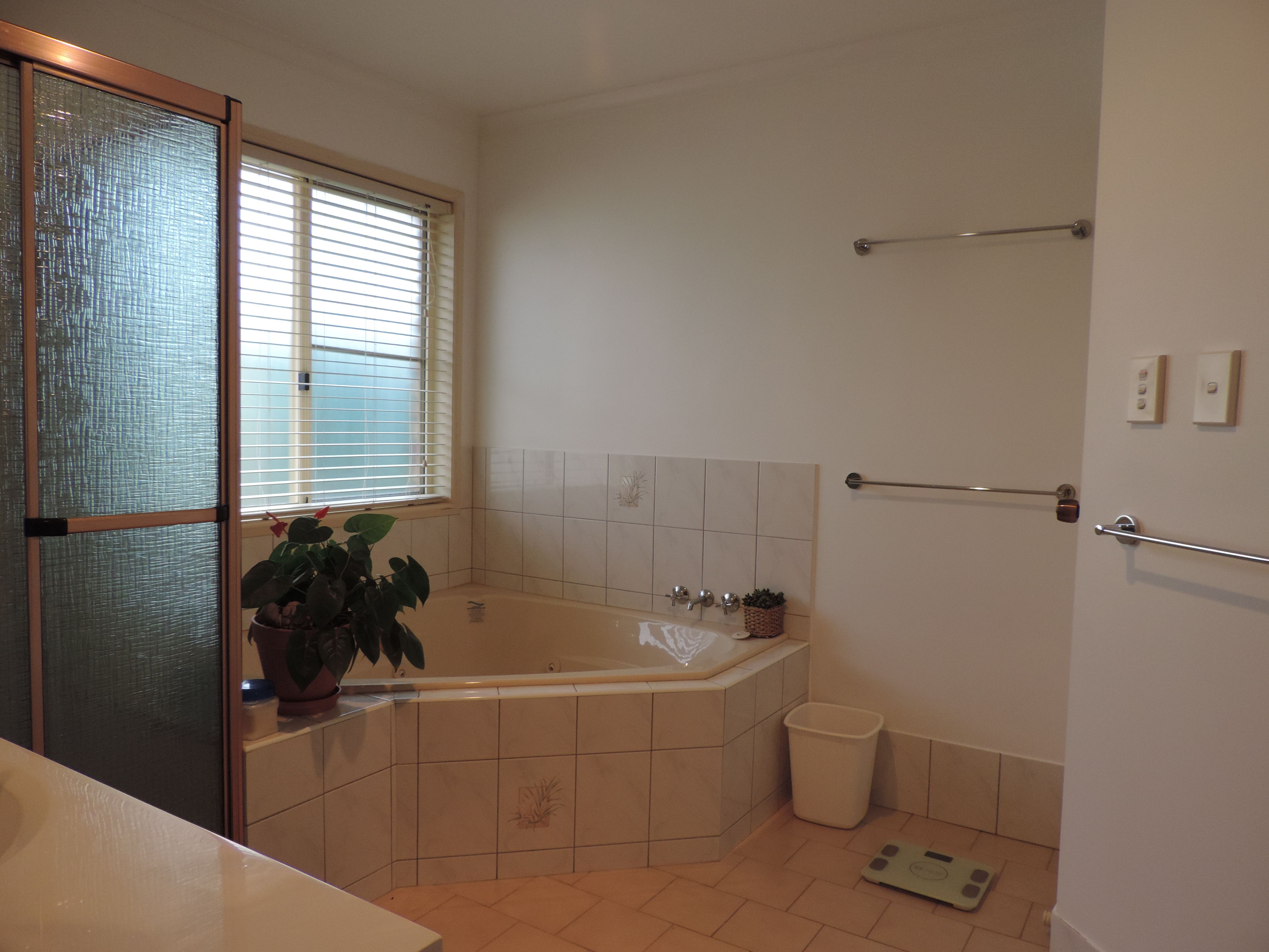 Solved Resurfacing a spa bath Bunnings community