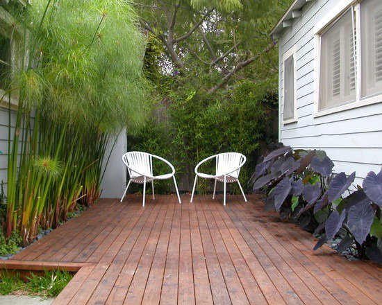 small-garden-design-modern-deck-bamboo-trees.jpg