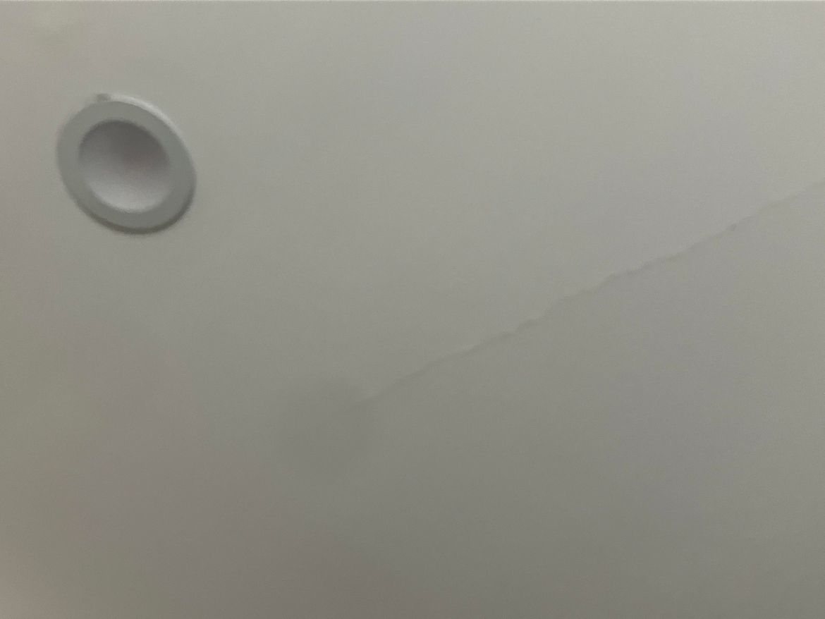ceiling_hairline_crack2.jpg