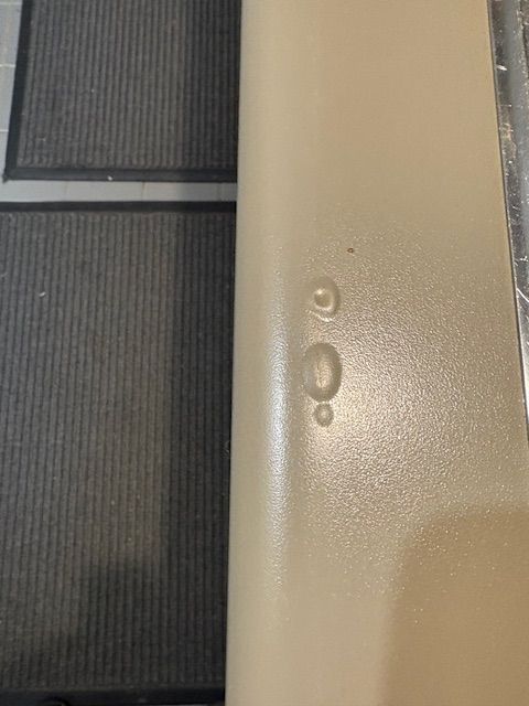 Bubble in Kitchen Bench Top IMG_4395.jpg