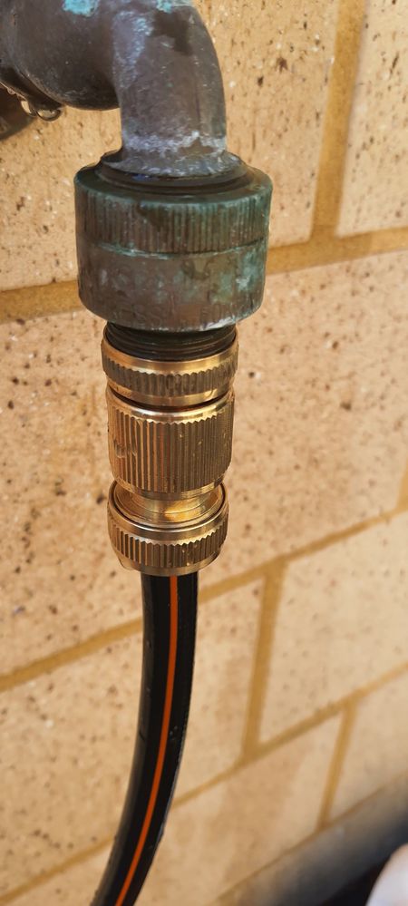 Connected to tap without blue connector but water can be seen gushing out from the side