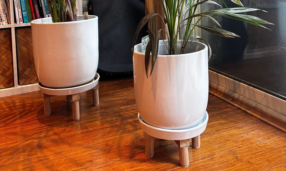 Plant pot stands by Benskimo.jpg