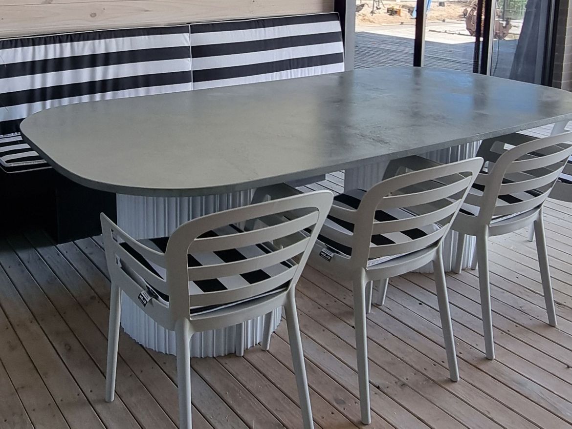 DIY concrete outdoor table.jpg