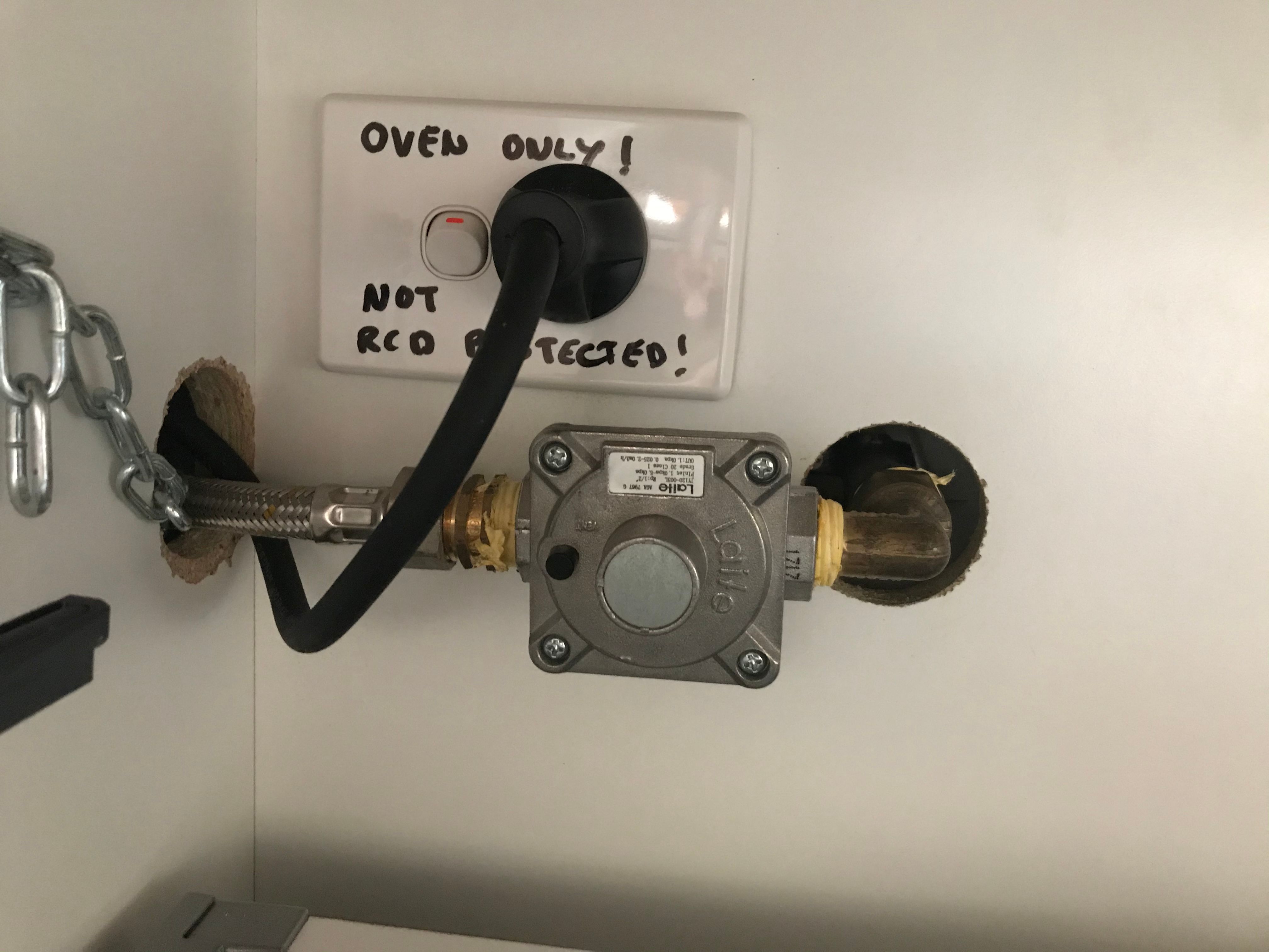 Solved How to fix/seal gap around this cooktop Bunnings