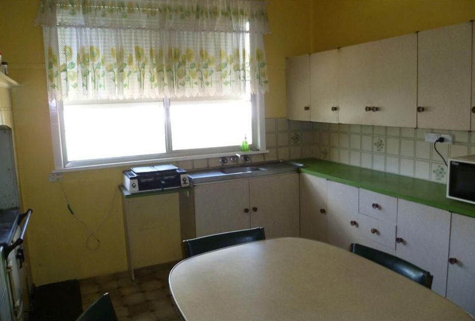 Kitchen2.jpg
