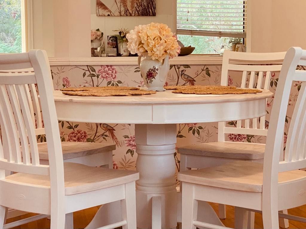 This old orange pine dining setting is unrecognizable now!