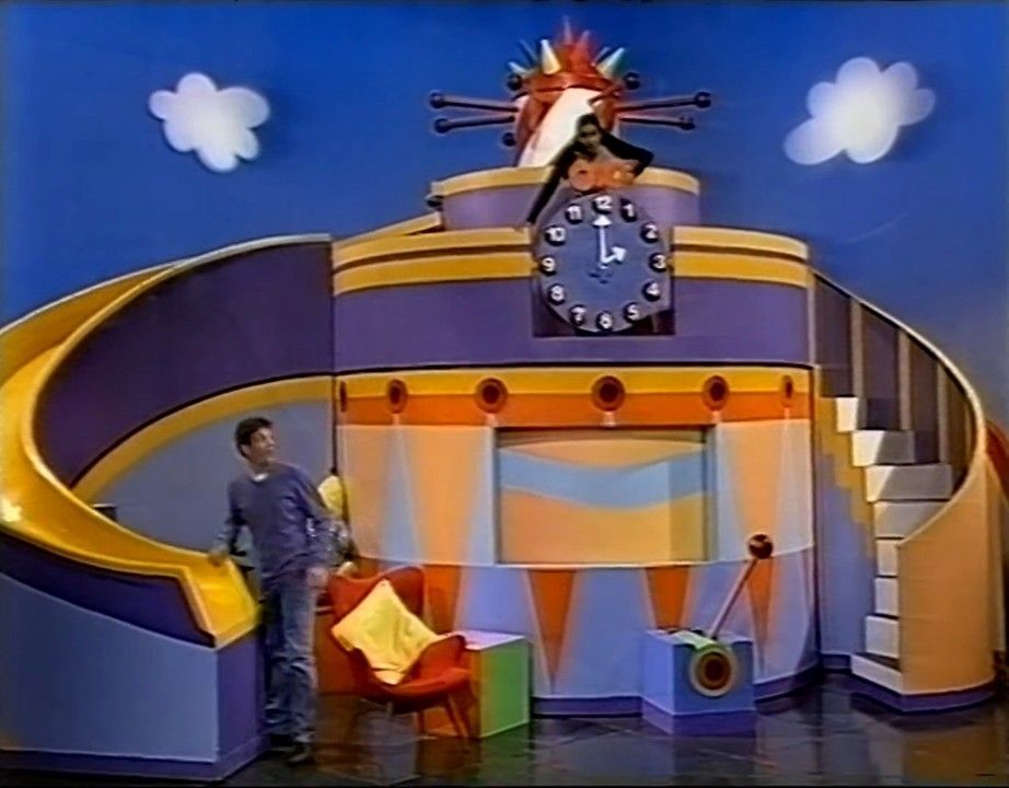 and while the presenter is on top of the clock but at the bottom is another presenter waiting at the slide