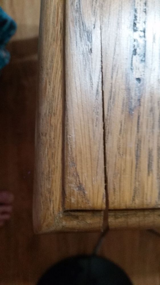 This crack is on the opp side close to the front edge