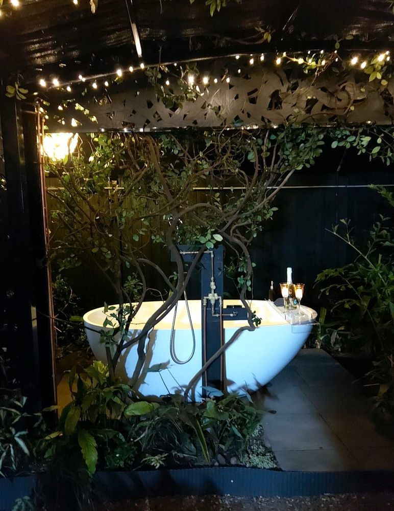 Bubbles and Bath under the Stars