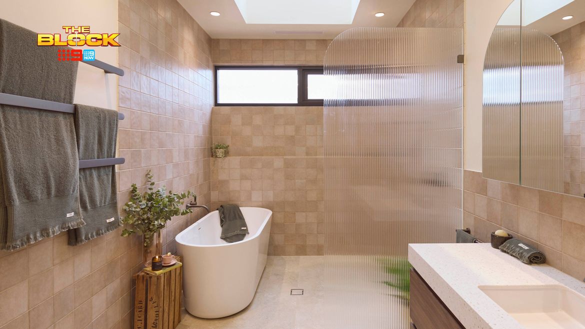 WATERMARKED_Copy of H5 RM1 Bathroom Robbie and Mat-07.jpg