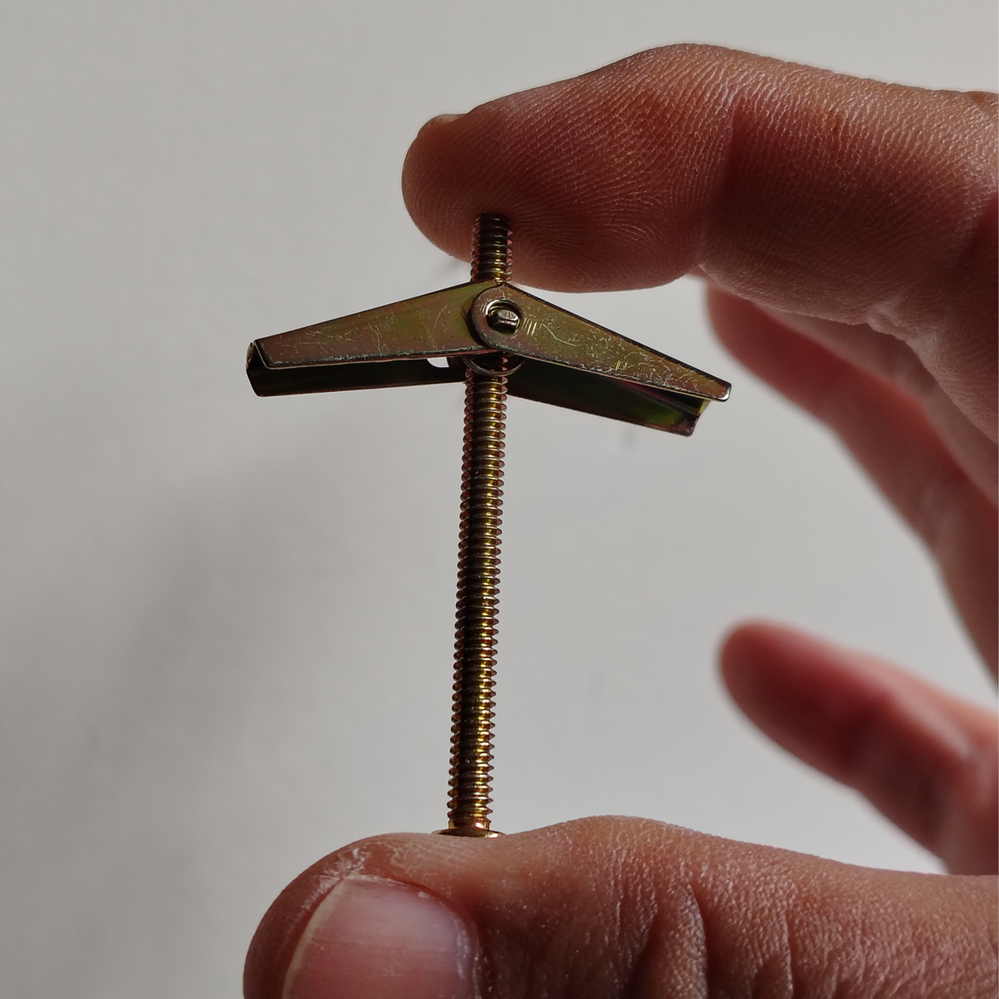 3.4 Round head spring toggle.png