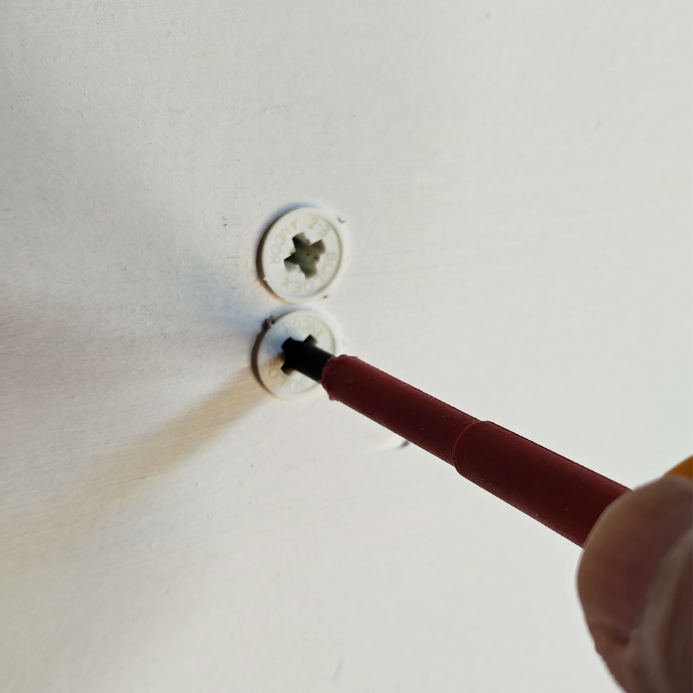 2.3 Screw bottom wall mate.png