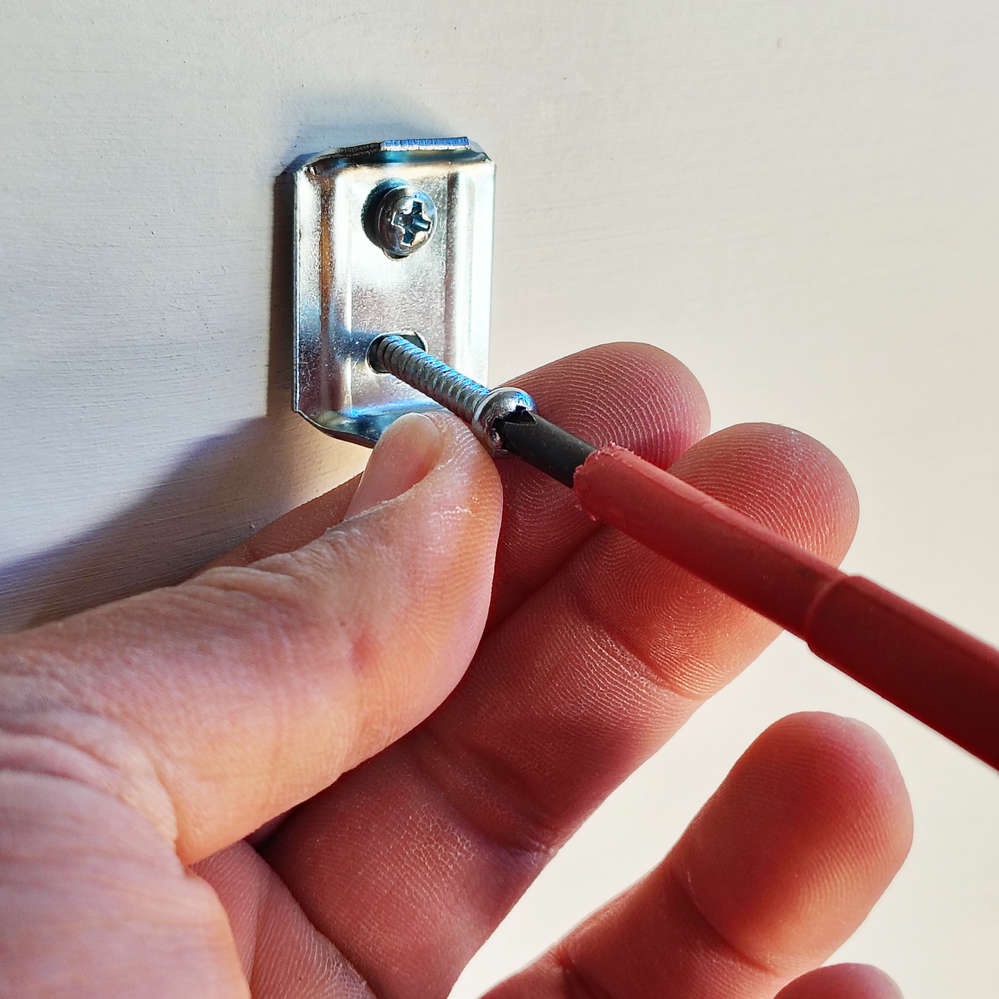 1.5 Install bottom screw.png