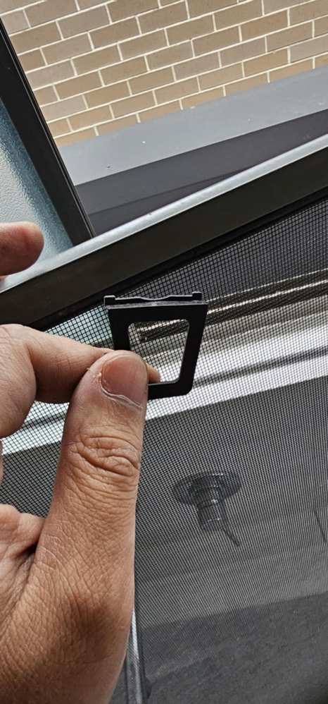 fly screen pull handle out.png