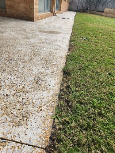 Formwork required to avoid excess leveller running off into grass?