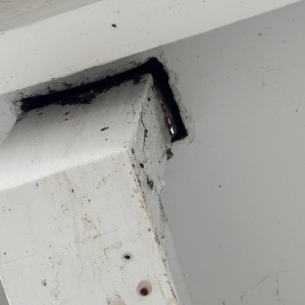 5.6 Gutter not connected.png