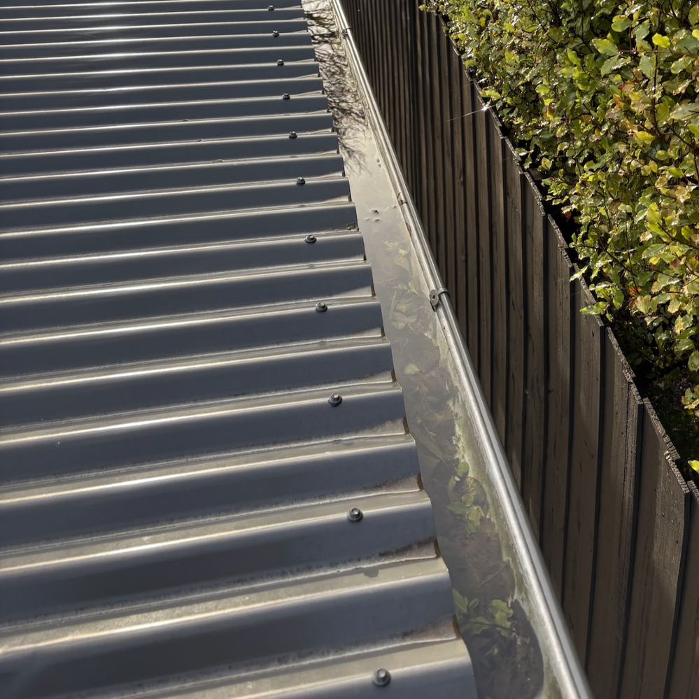 5.5 Gutter holding water.png