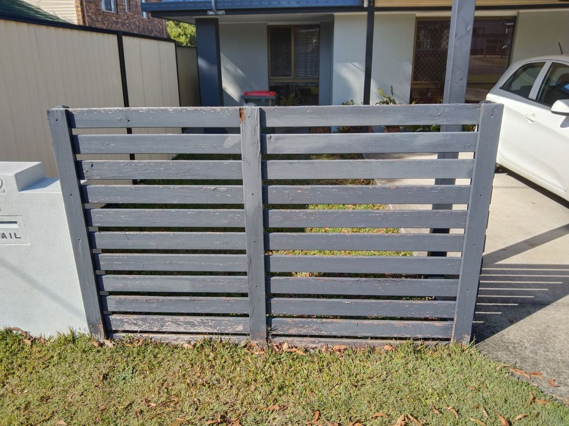 front fence 200 X 130.jpg