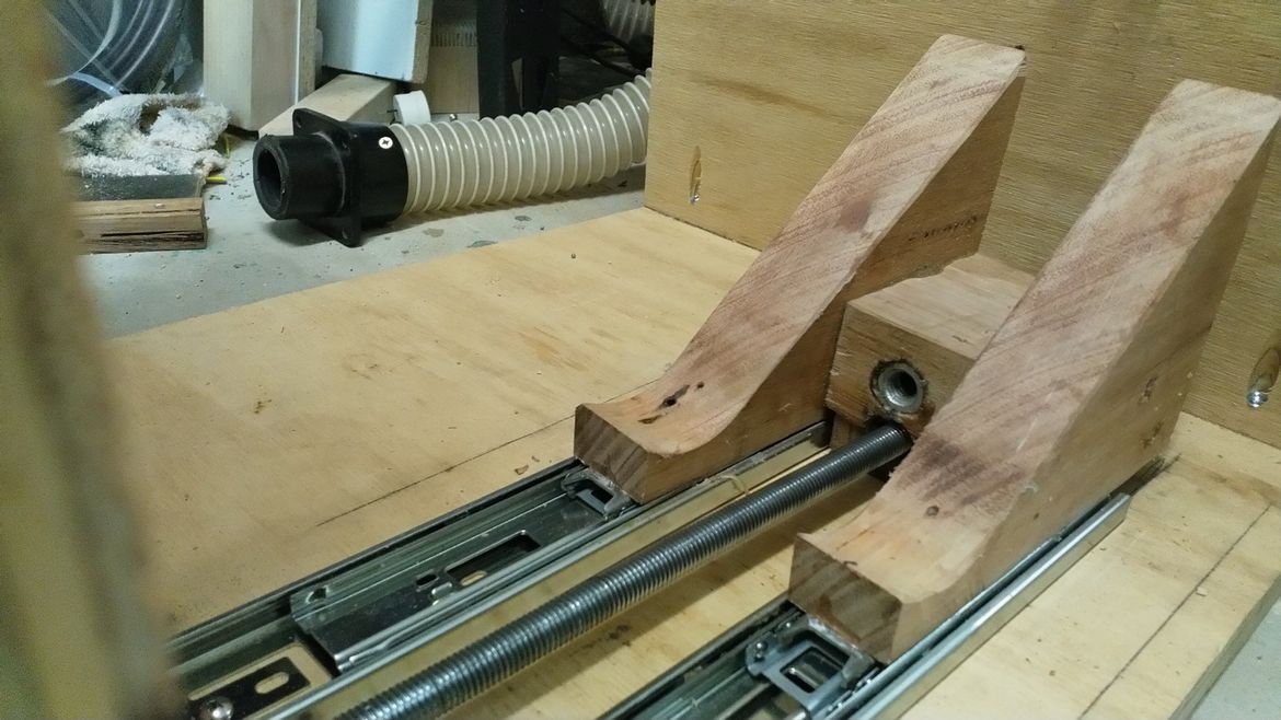 Bearings on motor/arbor box rest on wedges to allow blade lift