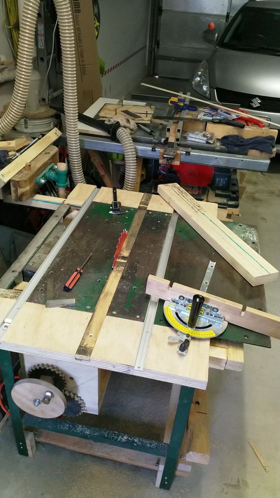 For ages I was convinced I should use the 5mm steel plates from the original bench saw.. but after 2 failed attempts I gave up and used formply