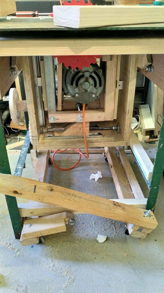 lifting mech fitted to bring the saw up onto castors