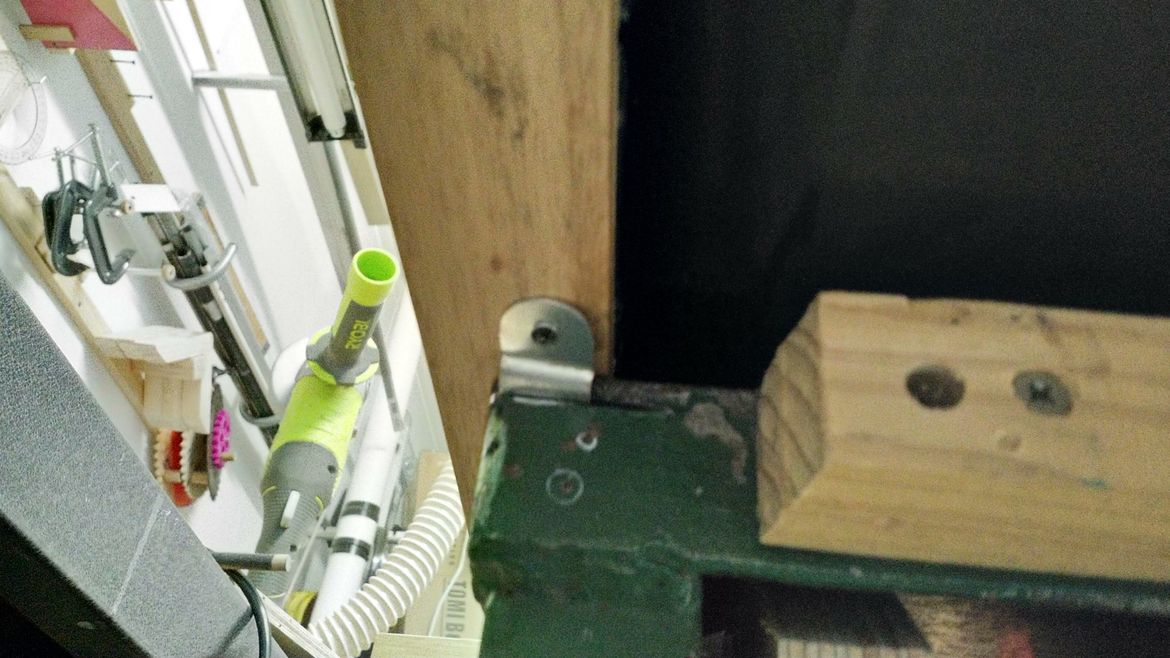 Tabs at the back to attach table top, allow for adjustment