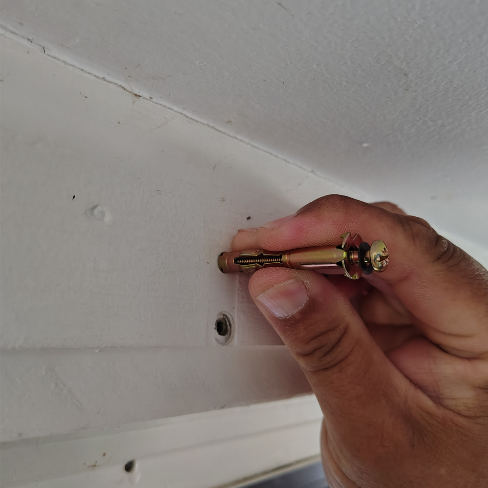 4.2 Insert wall anchor.png