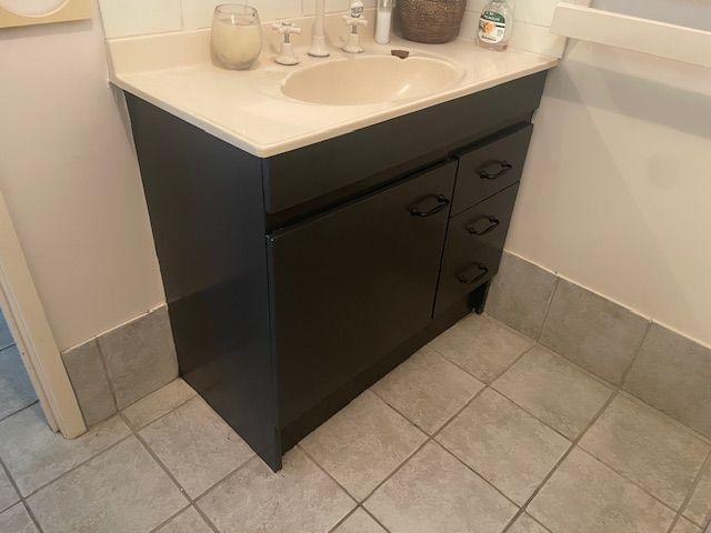 Bathroom cabinet_Post Paint.04.jpg