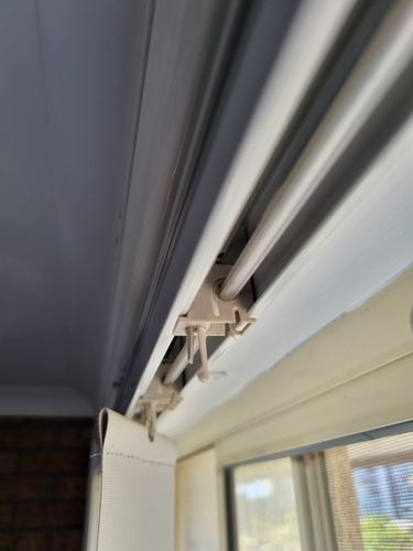 Broken hook for slat