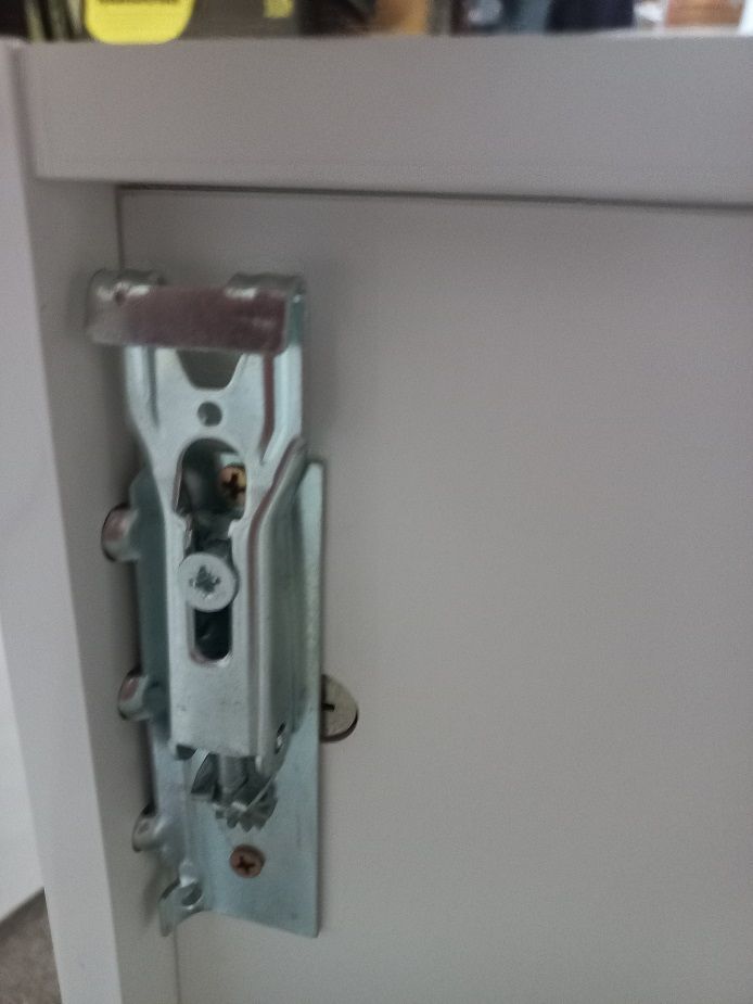 bracket on rear of unit