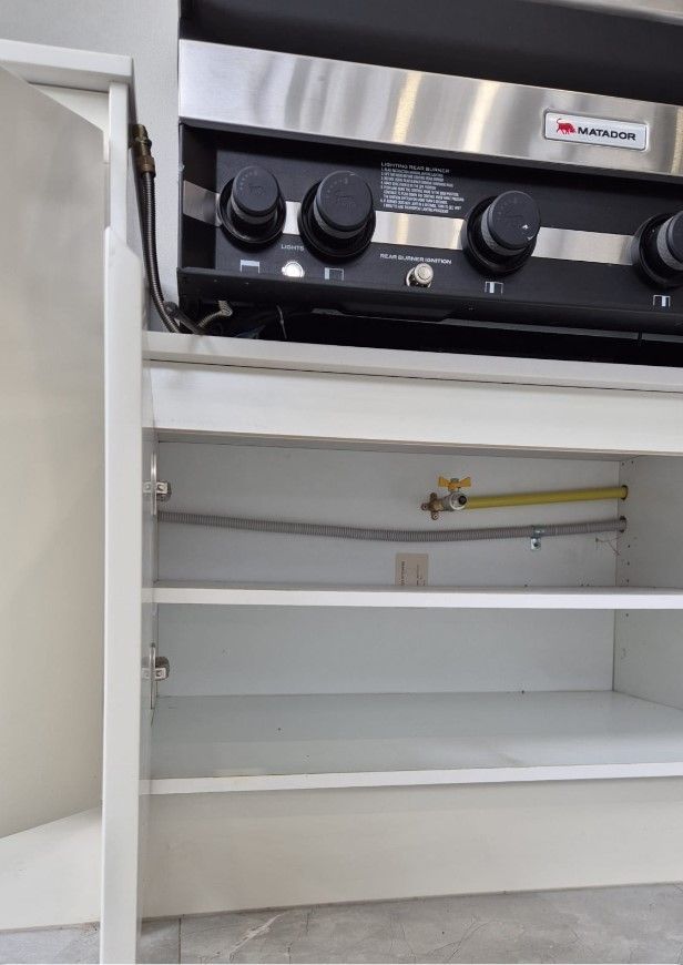 Image E - Gas extension cable from above into live gas line