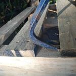 1.1 A pinch bar can be used to remove the boards from the pallets..jpg