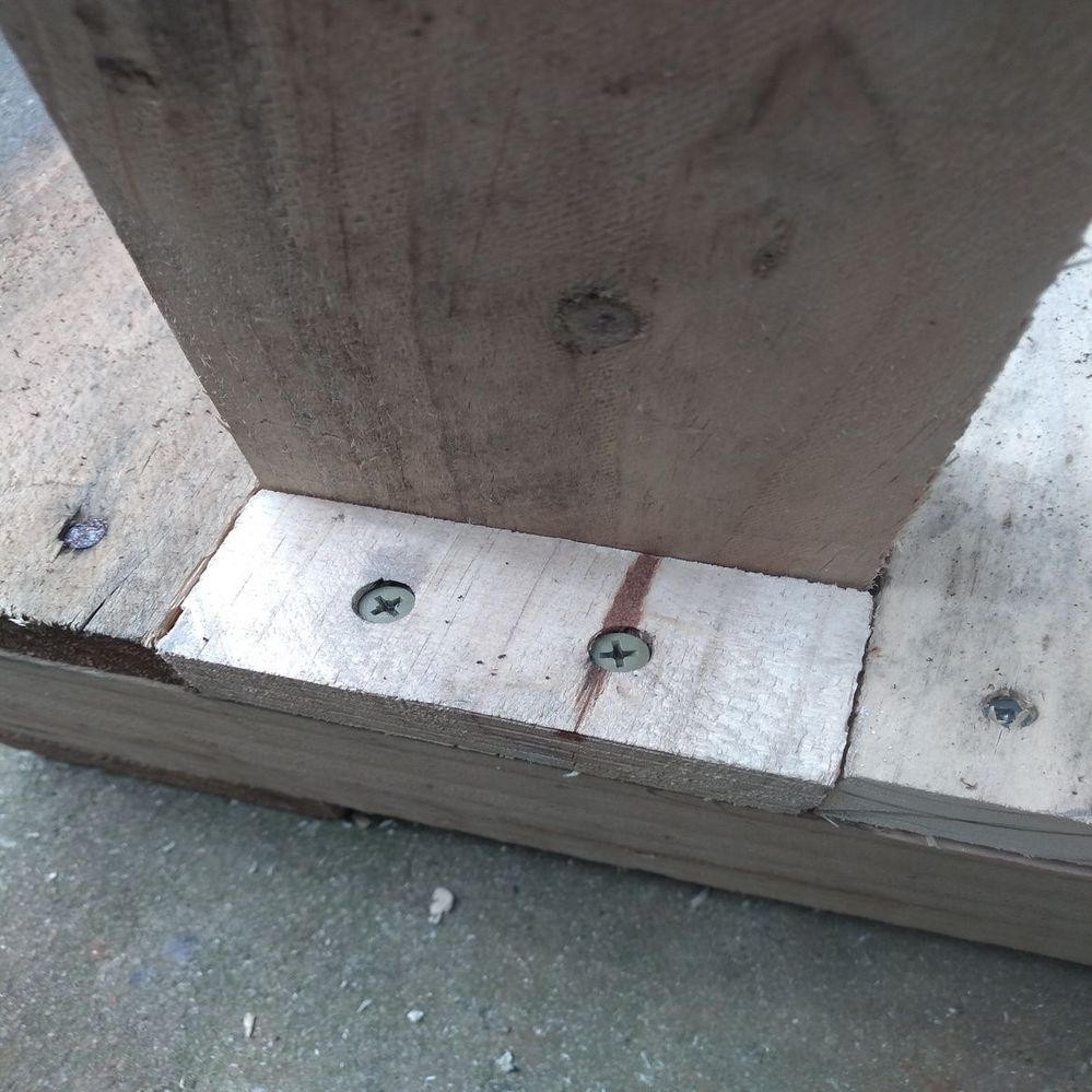 4.7 Fill gaps on outside of posts..jpg