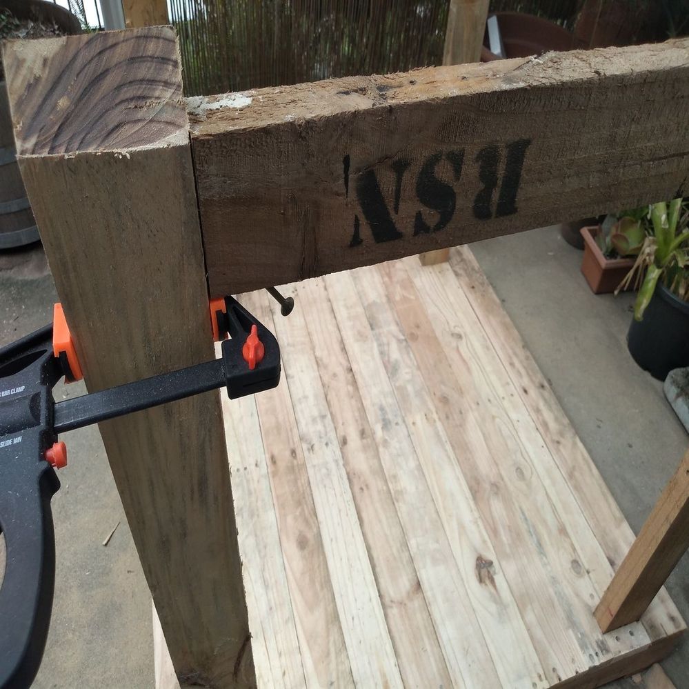 5.3 Screw at a 45-degree angle from the top and below..jpg