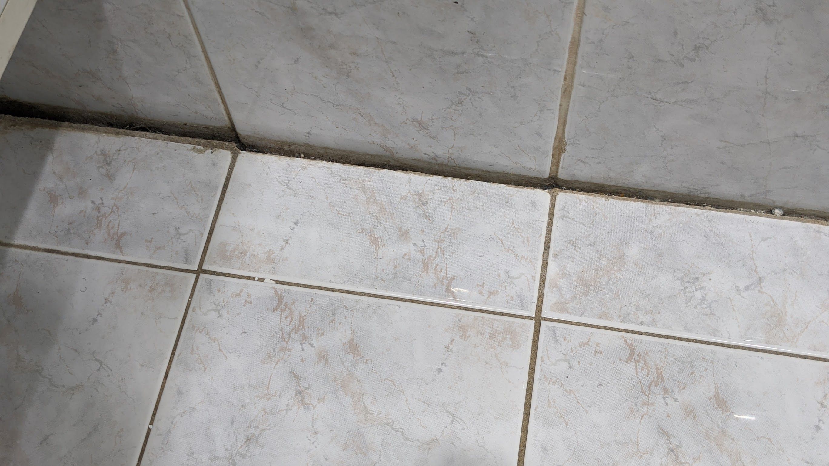 How to fix gap between bathtub and tiles... Bunnings community