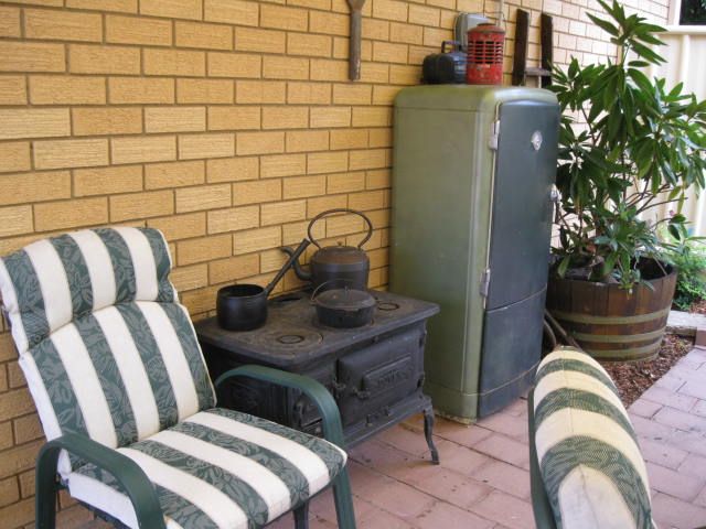 Metters Dover Cast Iron Stove & Kelvinator Fridge