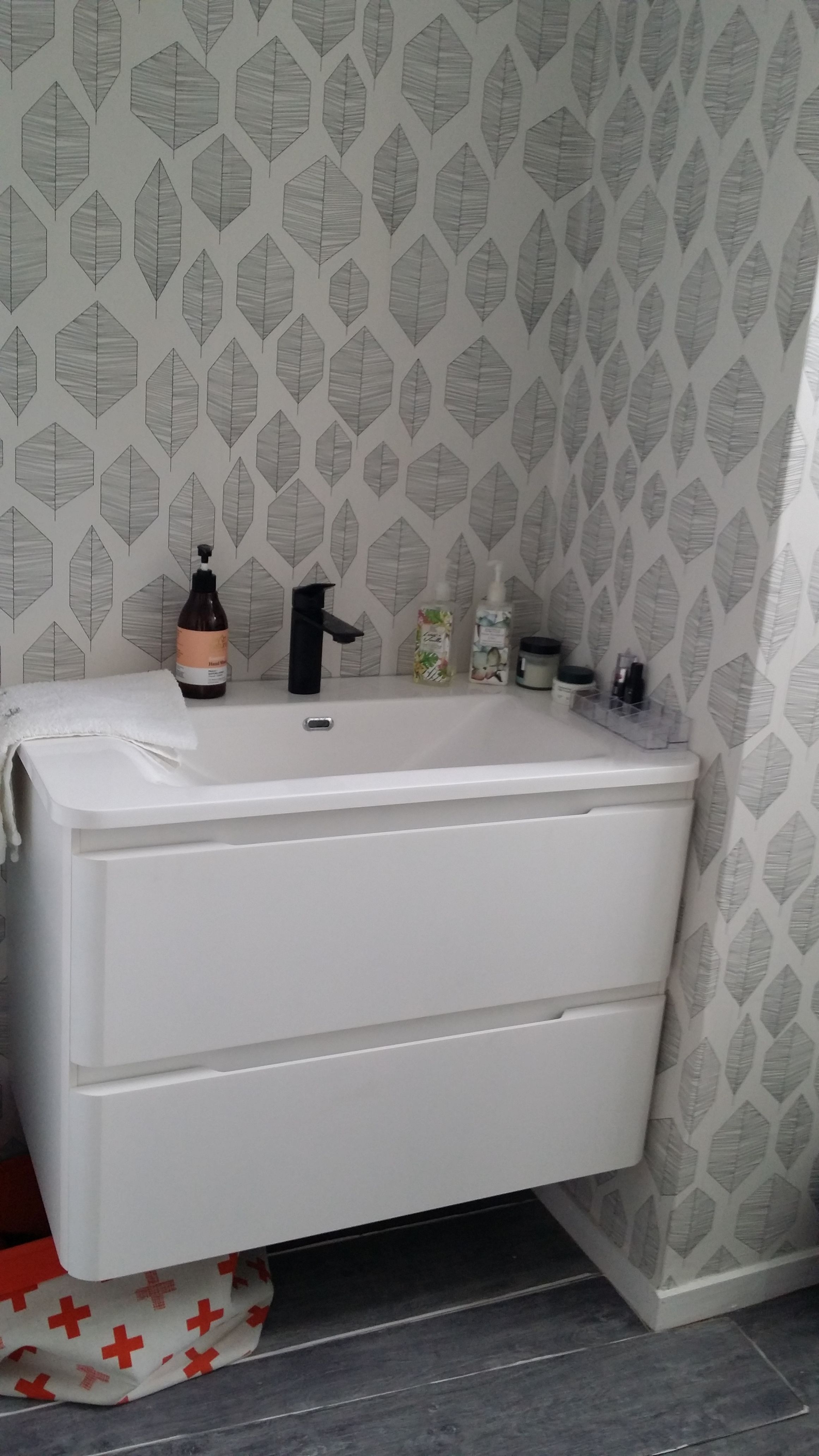 Solved Bathroom splashback over wallpaper? Bunnings community