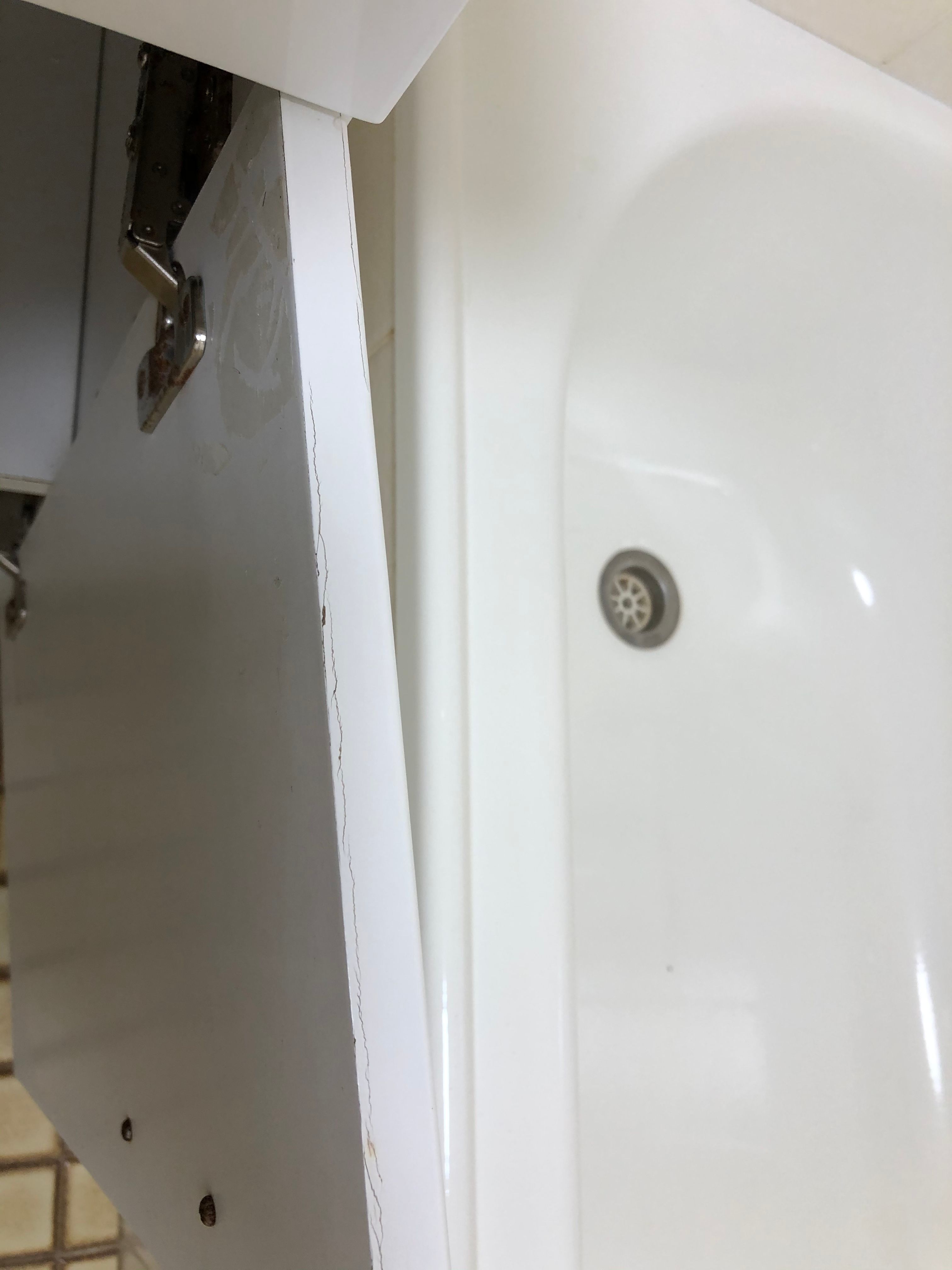 Solved Cracked bathroom vanity door due to wate... Bunnings