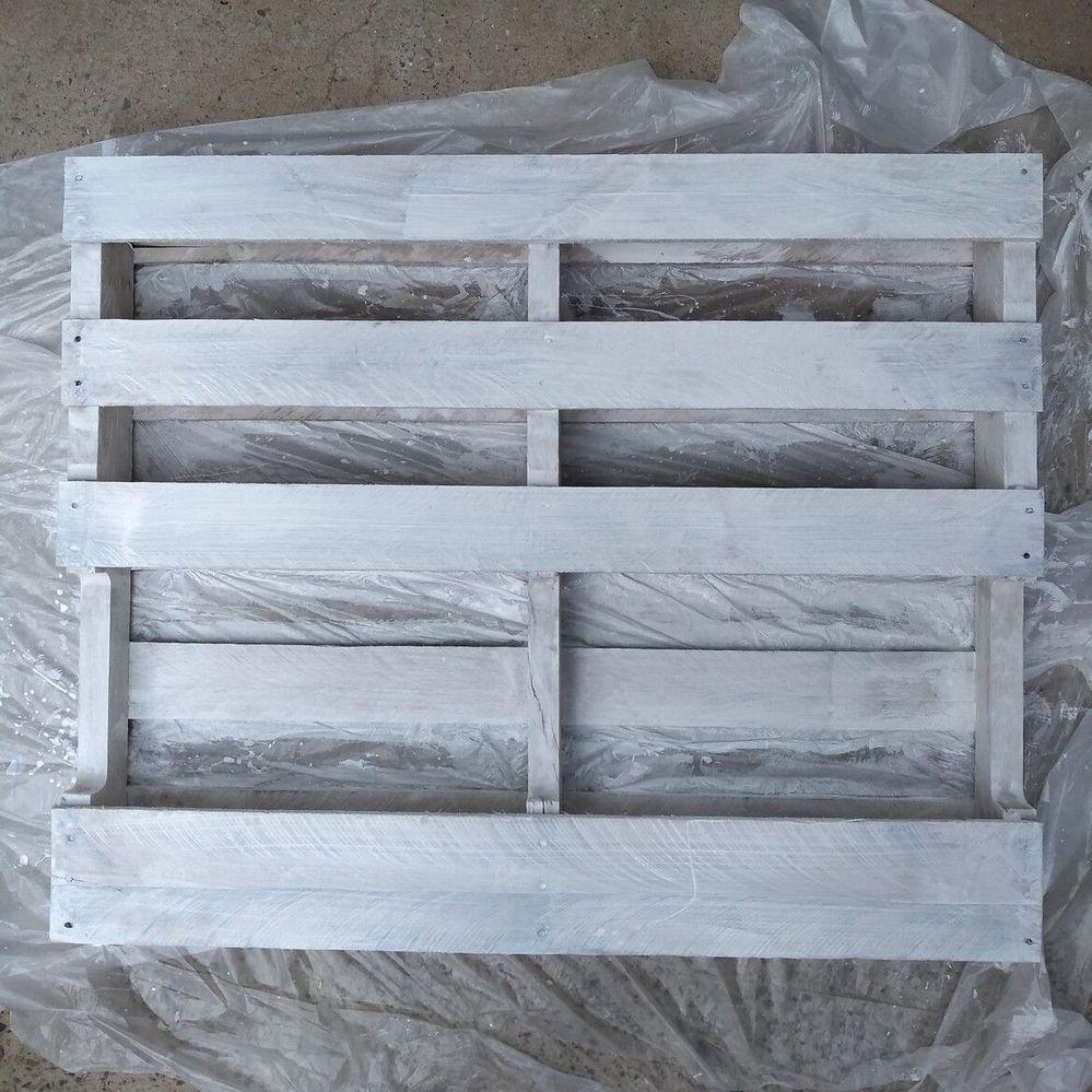 2.3 Pallet painted..jpg