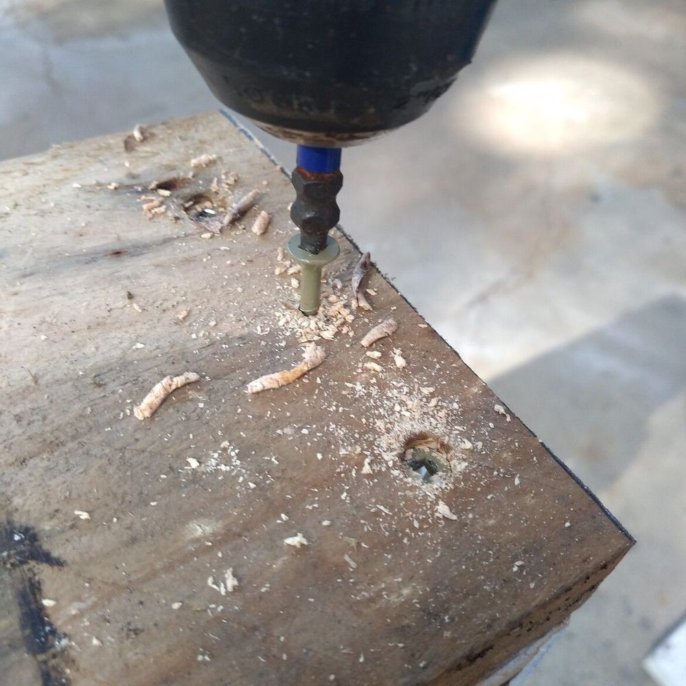 3.5 Fixing baseboard to pallet..jpg