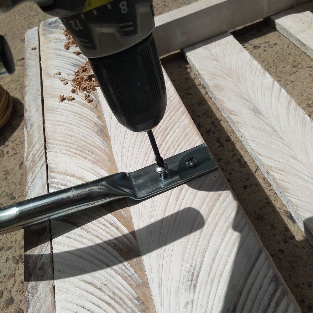 5.4 Attaching hose hanger..jpg