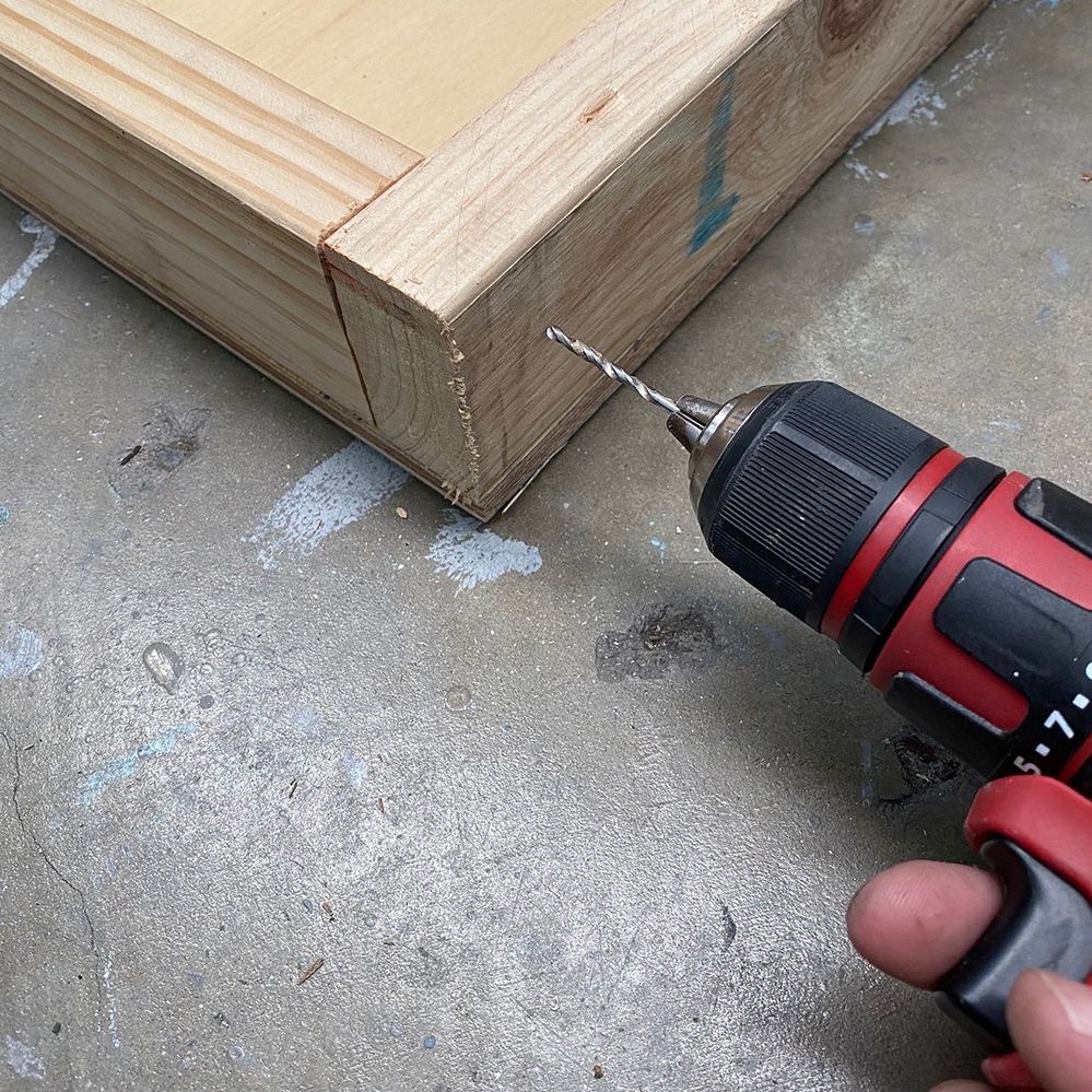 Step 2.1 Drill before screwing together.jpg