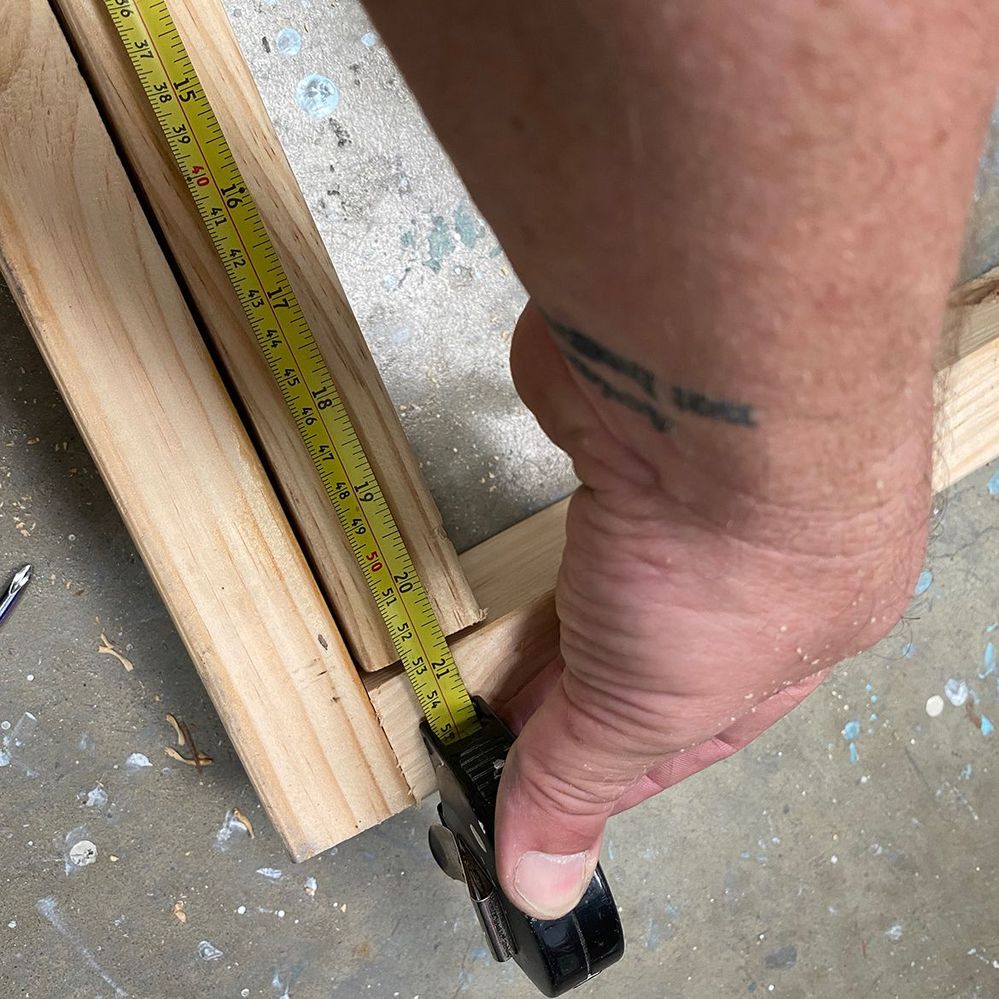 Step 4.1 Measure length of shelf struts.jpg