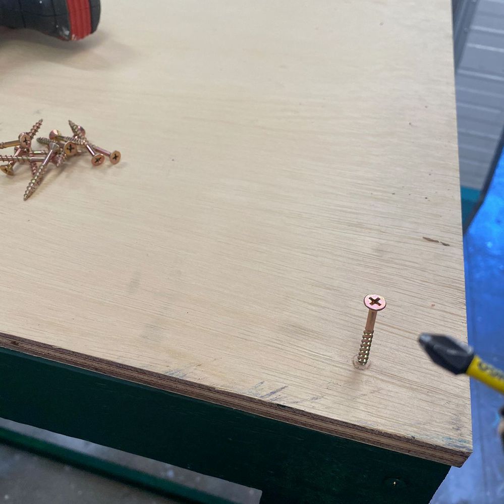 Step 7.2 Screw base with 40mm screws.jpg