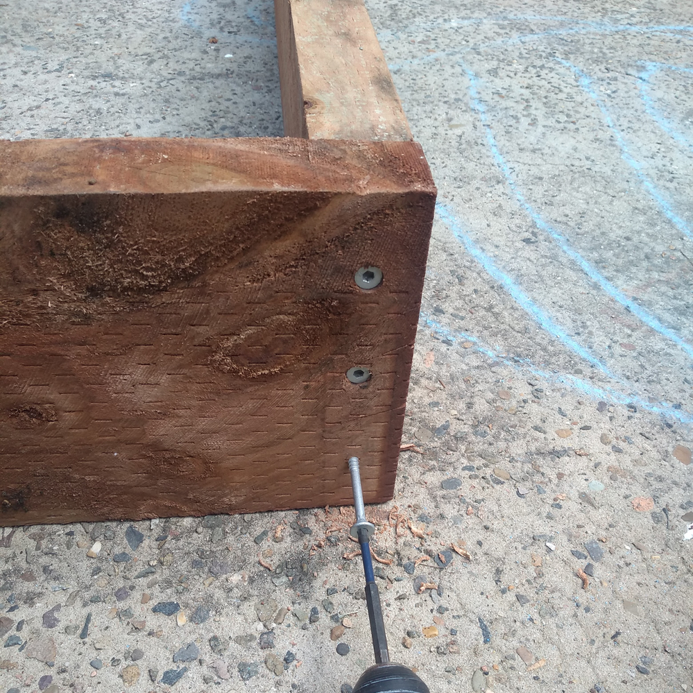 1.6 Securing corners with screws.png