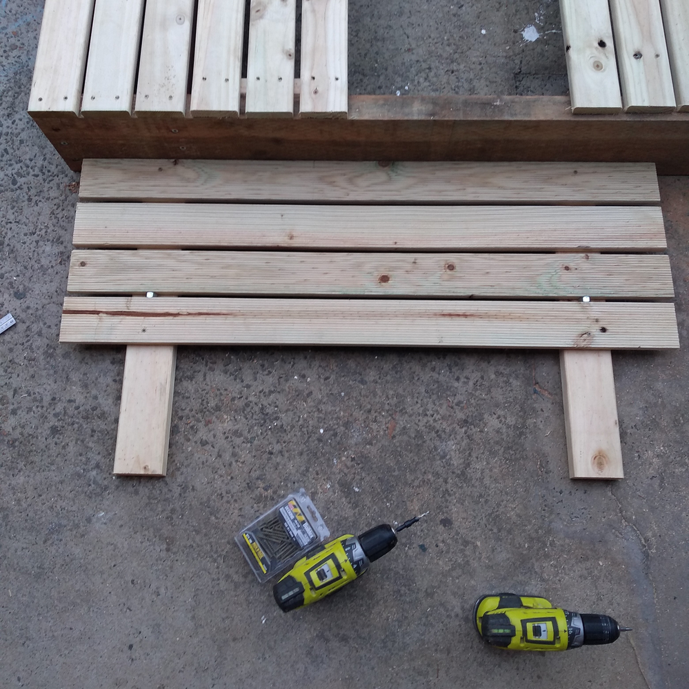 4.1 Positioning decking on backrest panels.png