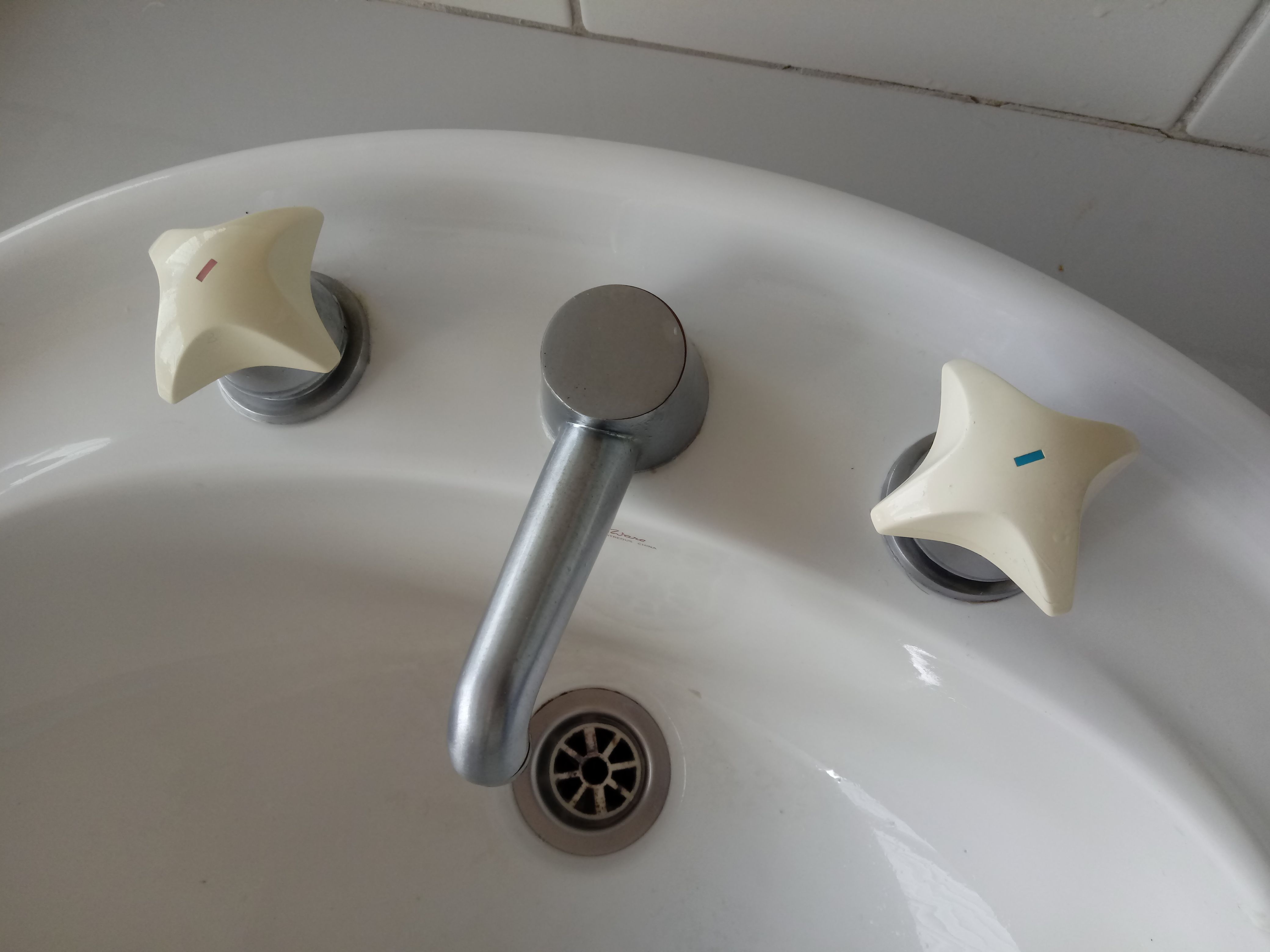 Solved How to remove acrylic tap handles ? Bunnings community