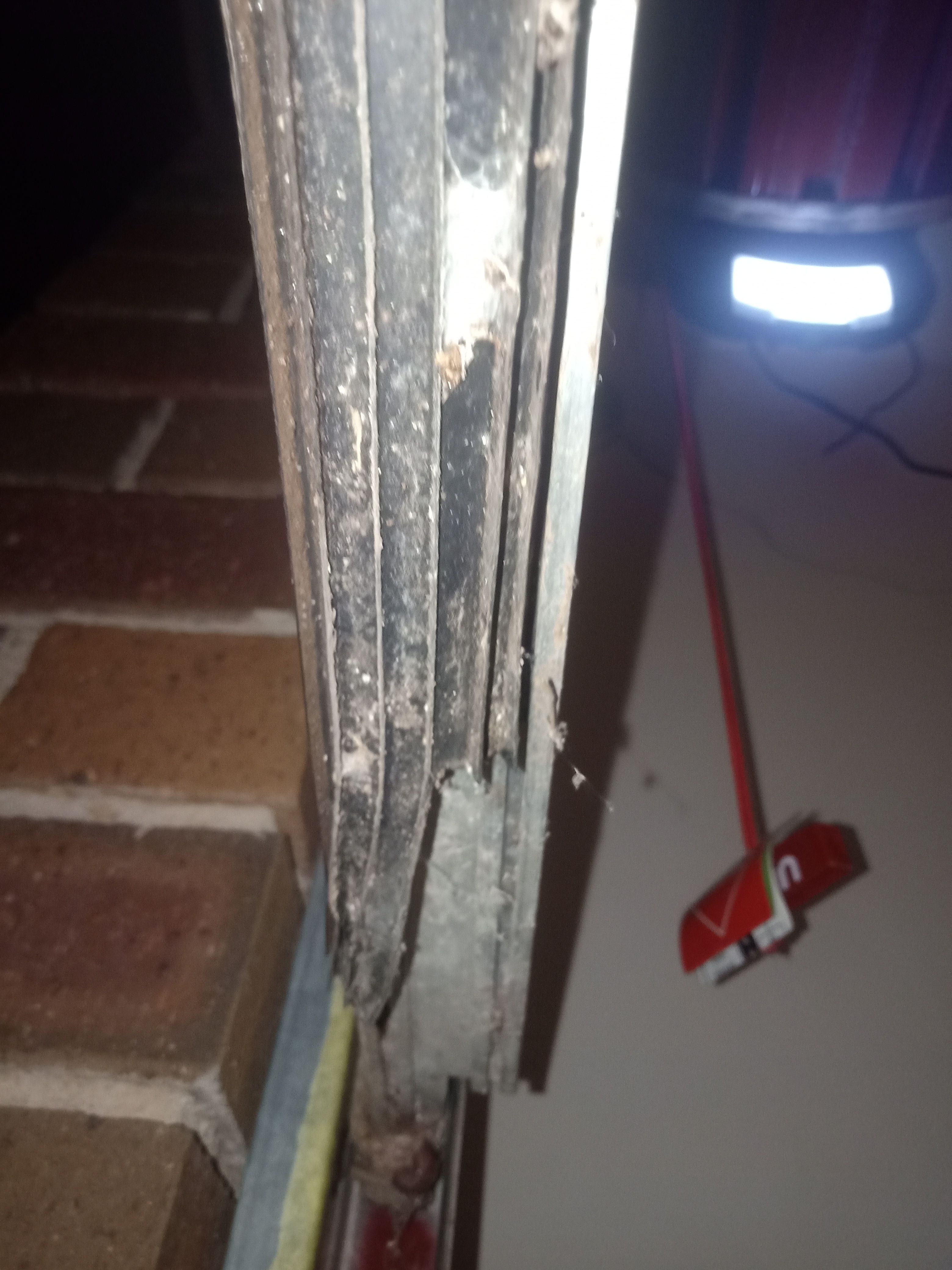 Solved How to replace garage door bottom seal? Bunnings